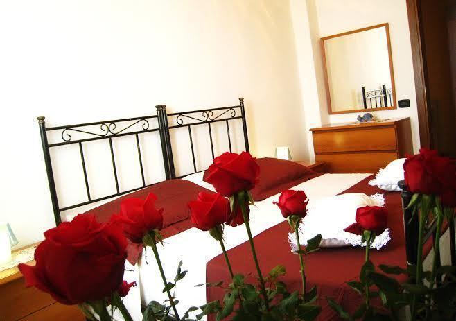 Bed And Breakfast Due Leoni Torri Del Benaco Δωμάτιο φωτογραφία